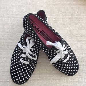 Ked’s polka dot sneakers
